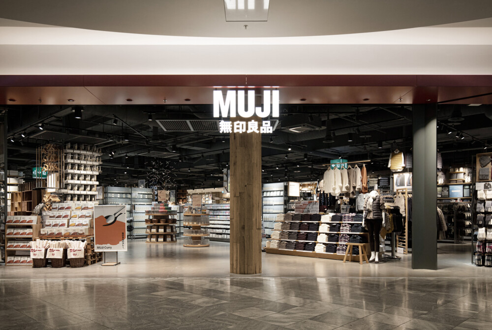 Mint Archi­tec­tu­re Pro­jects Work Brands Life­style Muji Store Glatt­zen­trum Zurich Ein­gangs­be­reich 2